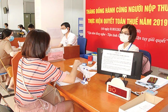 nộp hồ sơ cho cơ quan quản lý thuế