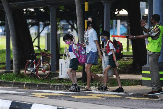 Những c&acirc;u hỏi du kh&aacute;ch thường gặp khi nhập cảnh Singapore