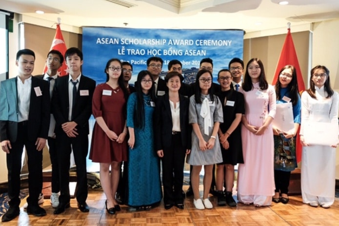 Học bổng Cử nhân cho các nước ASEAN