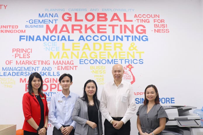 Chương trình Cử nhân trường TMC Academy Singapore
