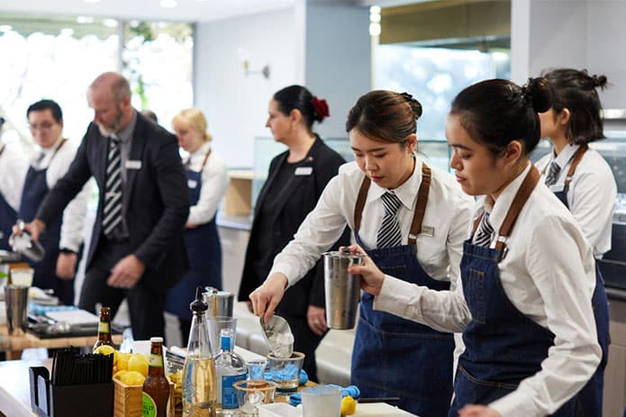 Khóa Học DHO - Diploma in Hospitality Operations tại SDH Singapore