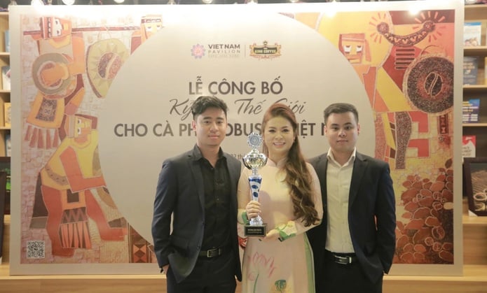 Đặng Lê Trung Nguyên là con trai Đặng Lê Nguyên Vũ và bà Lê Hoàng Diệp Thảo