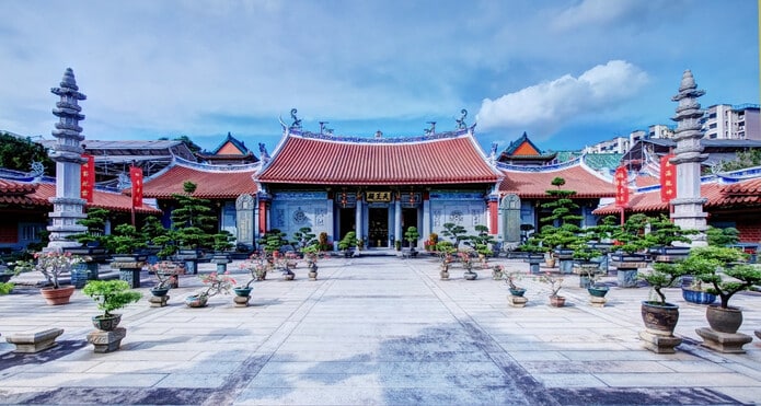 Địa điểm sống ảo ở Singapore - Lian Shan Shuang Ling Temple