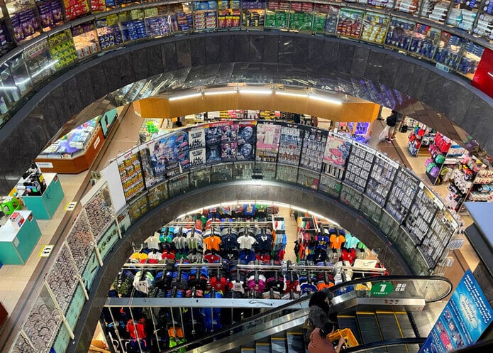 Địa điểm sống ảo ở Singapore - Mustafa Center