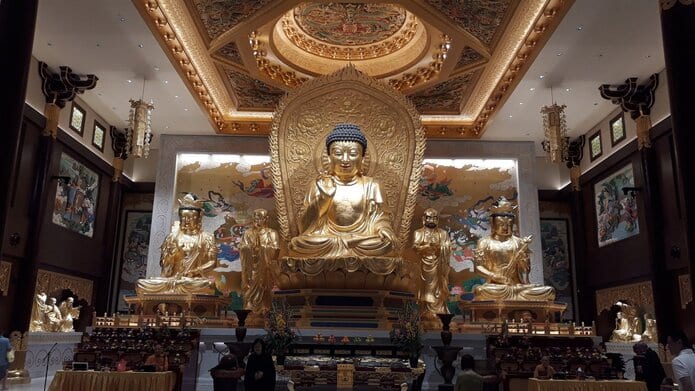 Địa điểm sống ảo ở Singapore - Burmese Buddhist Temple