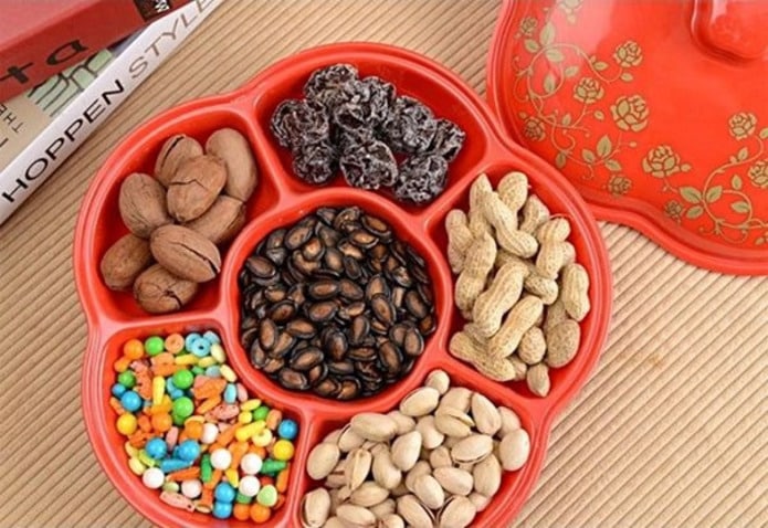 gần tết nên buôn bán bánh mứt kẹo thực phẩm