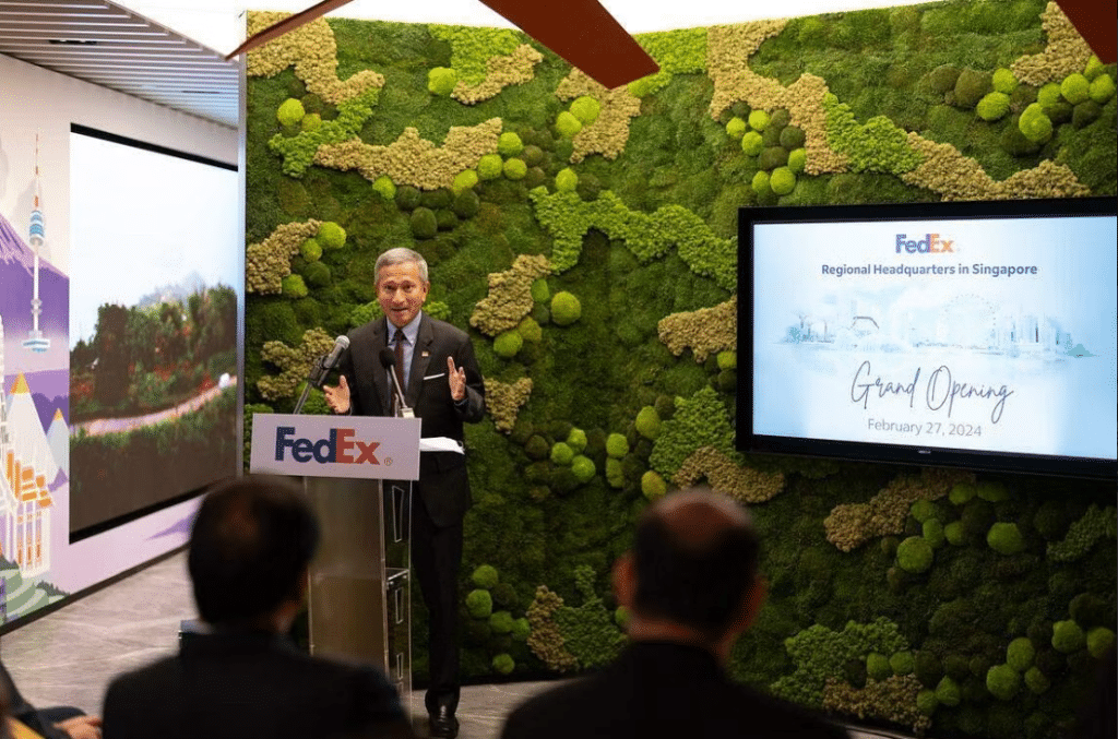 Bộ trưởng Ngoại giao Vivian Balakrishnan coi việc FedEx mở trụ sở khu vực mới tại Singapore là một "lời khẳng định về niềm tin" vào Singapore như một trung tâm toàn cầu quan trọng về thương mại, logistics và kết nối. Hình ảnh: FEDEX