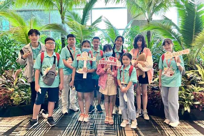 Trại hè Singapore là gì