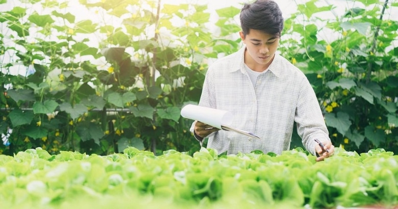Xây dựng quan hệ với đối tác địa phương