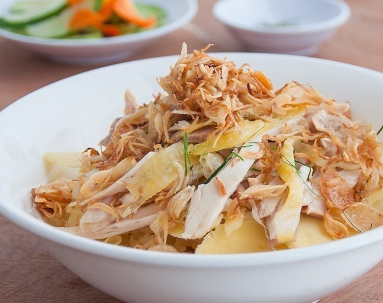 Bán đồ ăn sáng trước cổng trường