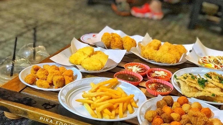 Bán đồ ăn vặt vỉa hè