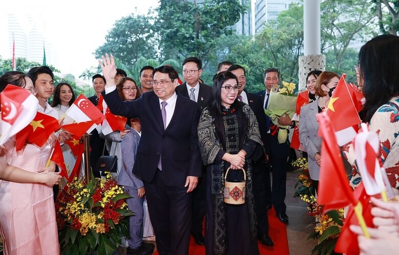 Đại sứ quán quản lý các hoạt động đối ngoại