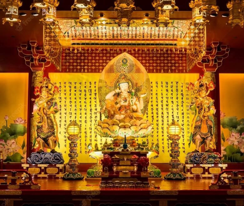 Tầng hai chùa Răng Phật