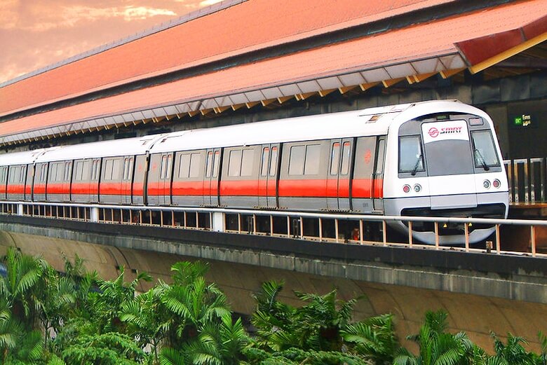 Đi tàu điện ngầm MRT