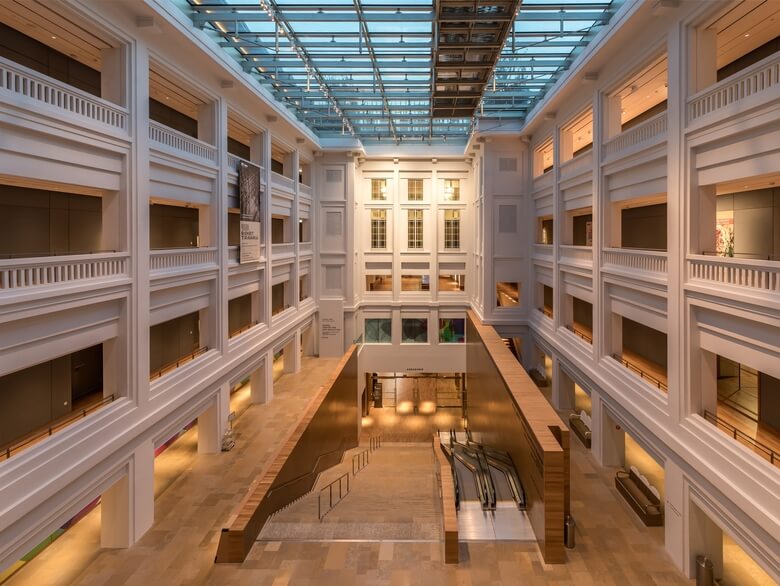 Bên trong National Gallery Singapore