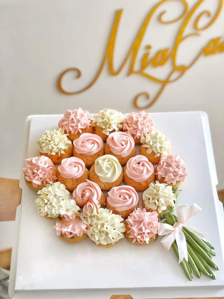 Hình ảnh bánh su kem Singapore mẫu 3