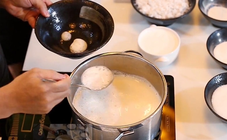 Tiến hành nấu sữa