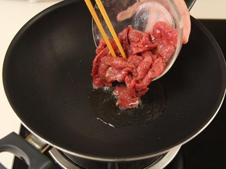 Xào thịt bò