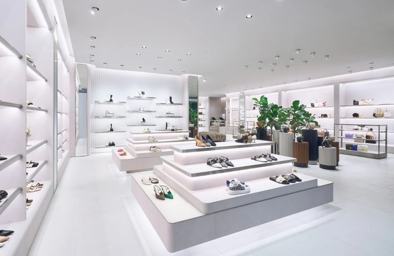 Sự phát triển của Charles and Keith
