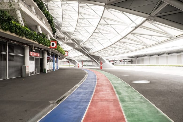 Bãi đậu xe sân vận động trong nhà Singapore