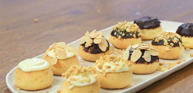 Bánh su kem Singapore