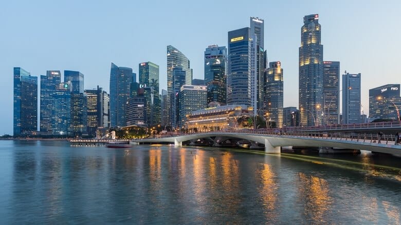 Lĩnh vực đóng góp cho nền kinh tế Singapore?