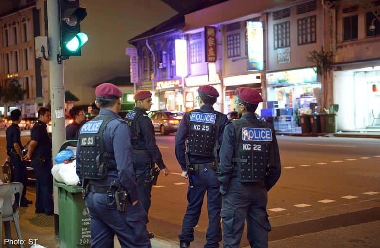Tính bất hợp pháp tại khu phố đèn đỏ Geylang Singapore